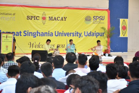 एसपीएसयू में पंडित रूपक कुलकर्णी का मंत्रमुग्ध बांसुरी वादन