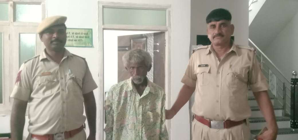 पशुवत जीवन जीने वाले लावारिस बुजुर्ग को मिला आसरा
