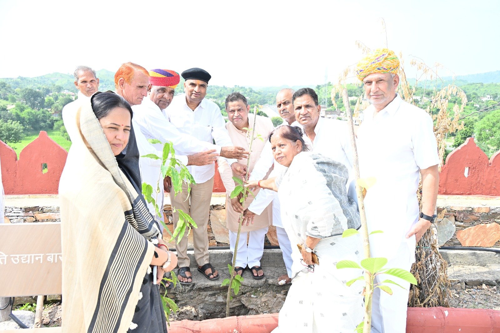 पूर्व मंत्री खेमराज कटारा की पुण्यतिथि पर मूर्ति स्थल पर किया वृक्षारोपण