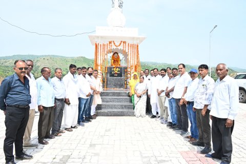 पूर्व मंत्री खेमराज कटारा की पुण्यतिथि पर मूर्ति स्थल पर किया वृक्षारोपण 