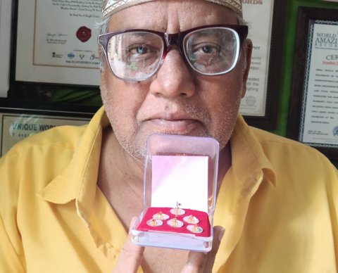 डॉ. सक्का ने 79वें स्वतंत्रता दिवस पर देश को समर्पित किए अनोखे वायुयान और तिरंगा झंडा
