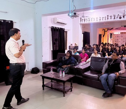 वीआईएफटी में “बियॉन्ड द बुक्स” वर्कशॉप में स्टूडेंट्स ने सीखे रचनात्मकता के गुर