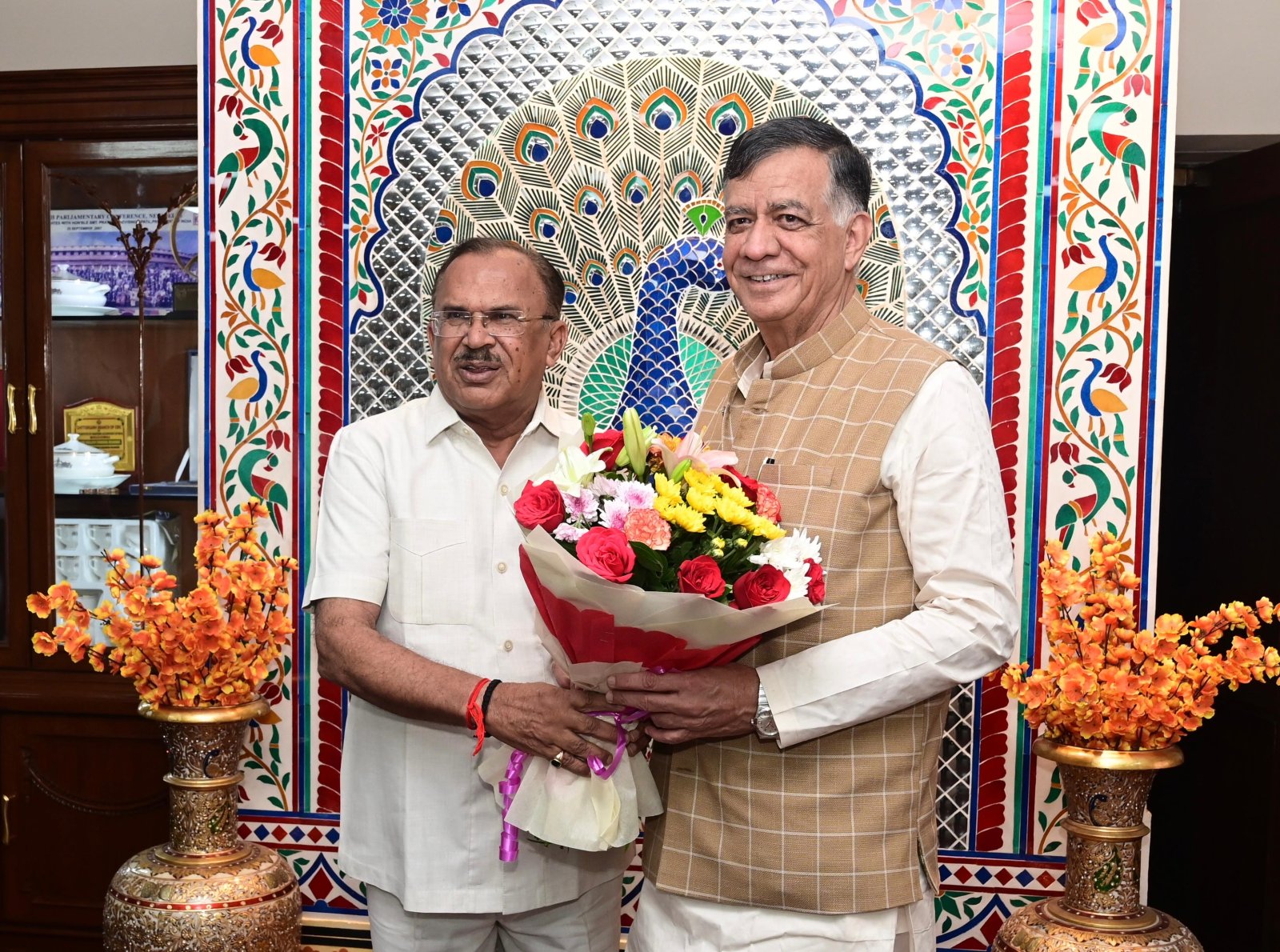 उत्तर प्रदेश विधानसभा अध्यक्ष सतीश महाना की राजस्थान विधानसभाध्यक्ष वासुदेव देवनानी से शिष्टाचार भेंट