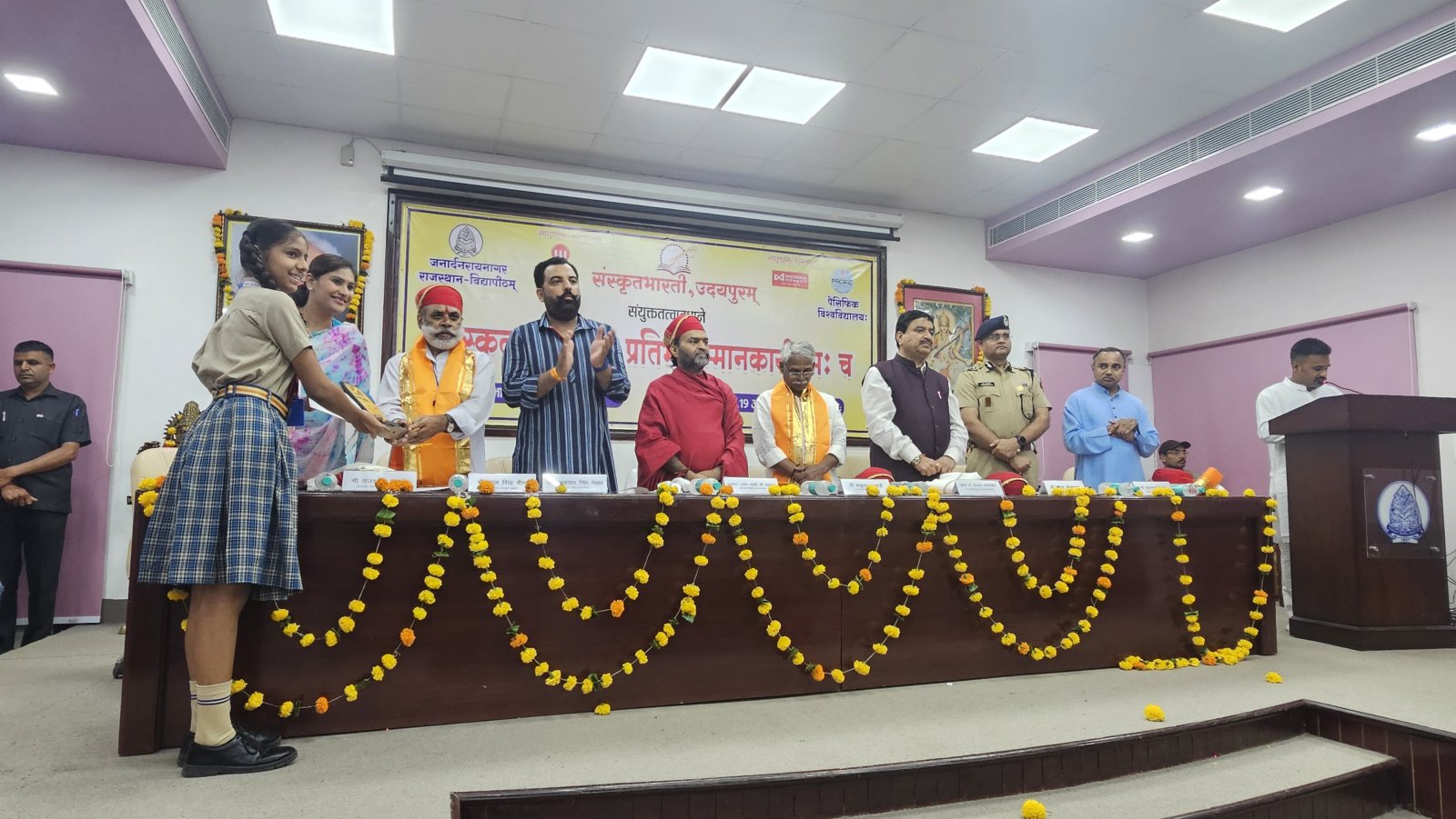 सम्पूर्ण संस्कृति संस्कृत में निहित – सत्यनारायण भट्ट