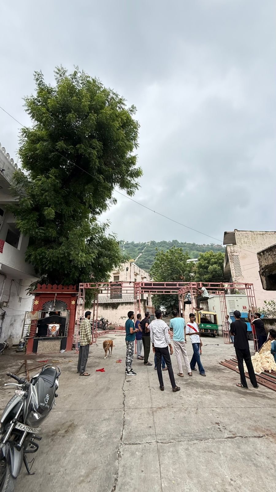 किशनपोल व्यवयुवक मंडल द्वारा 36 वां श्री गणेश महोत्सव समारोह का आगाज आज 54 फीट श्री गणपति पंडाल के कार्य आरम्भ पूजा अर्चना कर किया गया