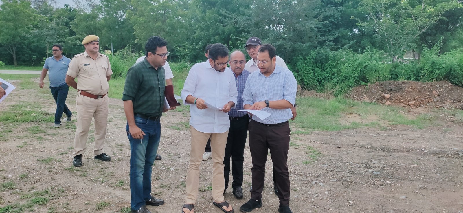 जिला कलक्टर ने खेलगांव का किया निरीक्षण