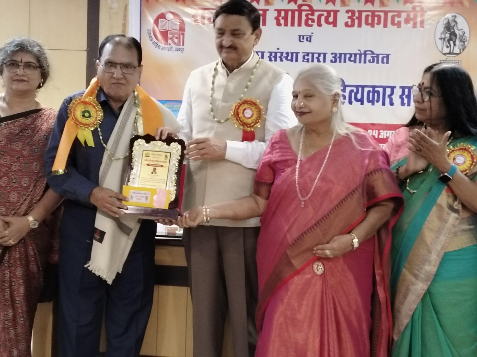 डॉ. प्रभात सिंघल को उदयपुर के 16वाँ राष्ट्रीय बाल साहित्यकार सम्मेलन में सम्मानित किया