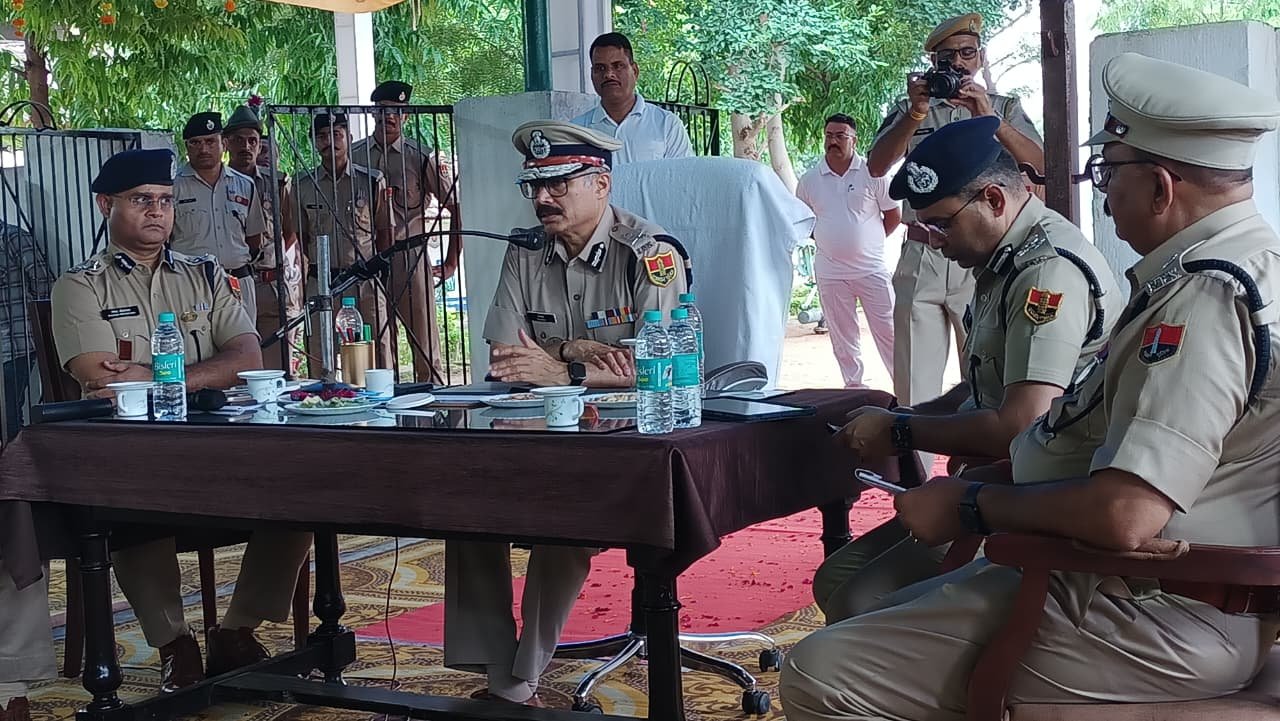 पुलिस महानिदेशक राजीव कुमार शर्मा की पीटीएस में संपर्क सभा पीटीएस में जवानों से किया आत्मीय संवाद, बोले- एमबीसी का रहा है गौरवशाली इतिहास