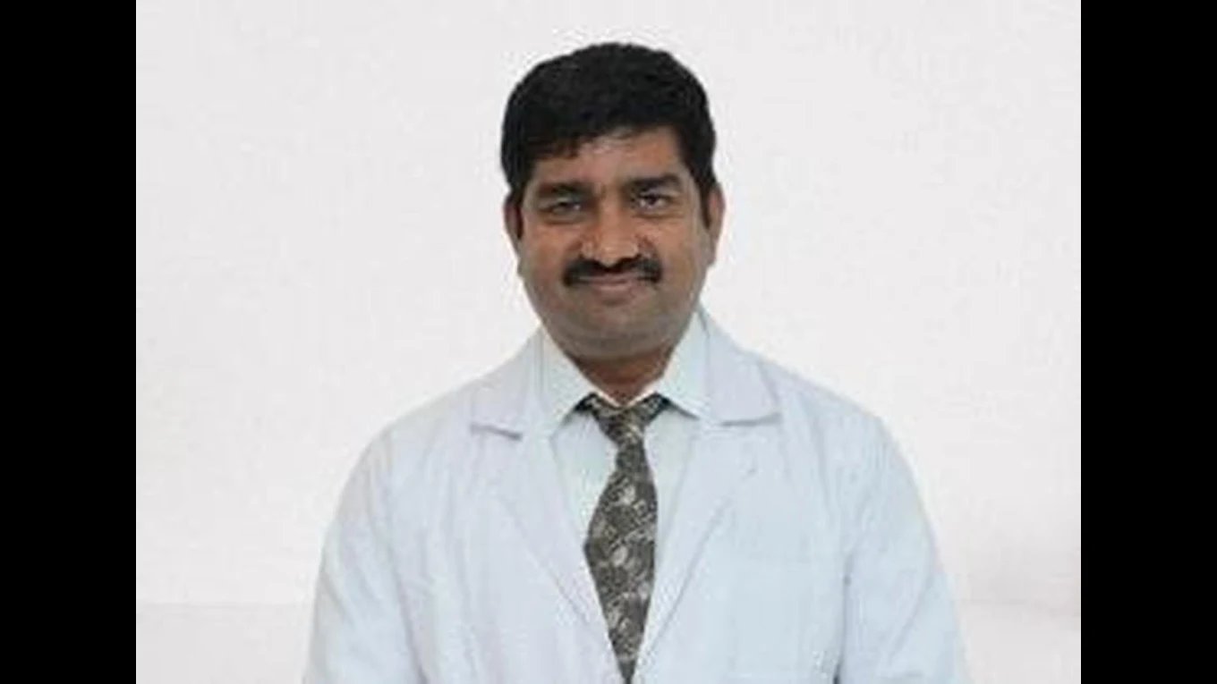 पारस हेल्थ उदयपुर ने रचा इतिहास: रीढ़ की हड्डी से 17 सेंटीमीटर लंबा ट्यूमर हटाकर बनाया विश्व रिकॉर्ड