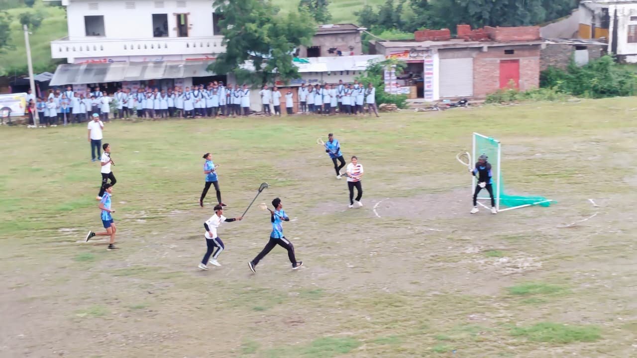 लैक्रोज खिलाड़ियों ने धार स्कूल में मनाया राष्ट्रीय खेल दिवस