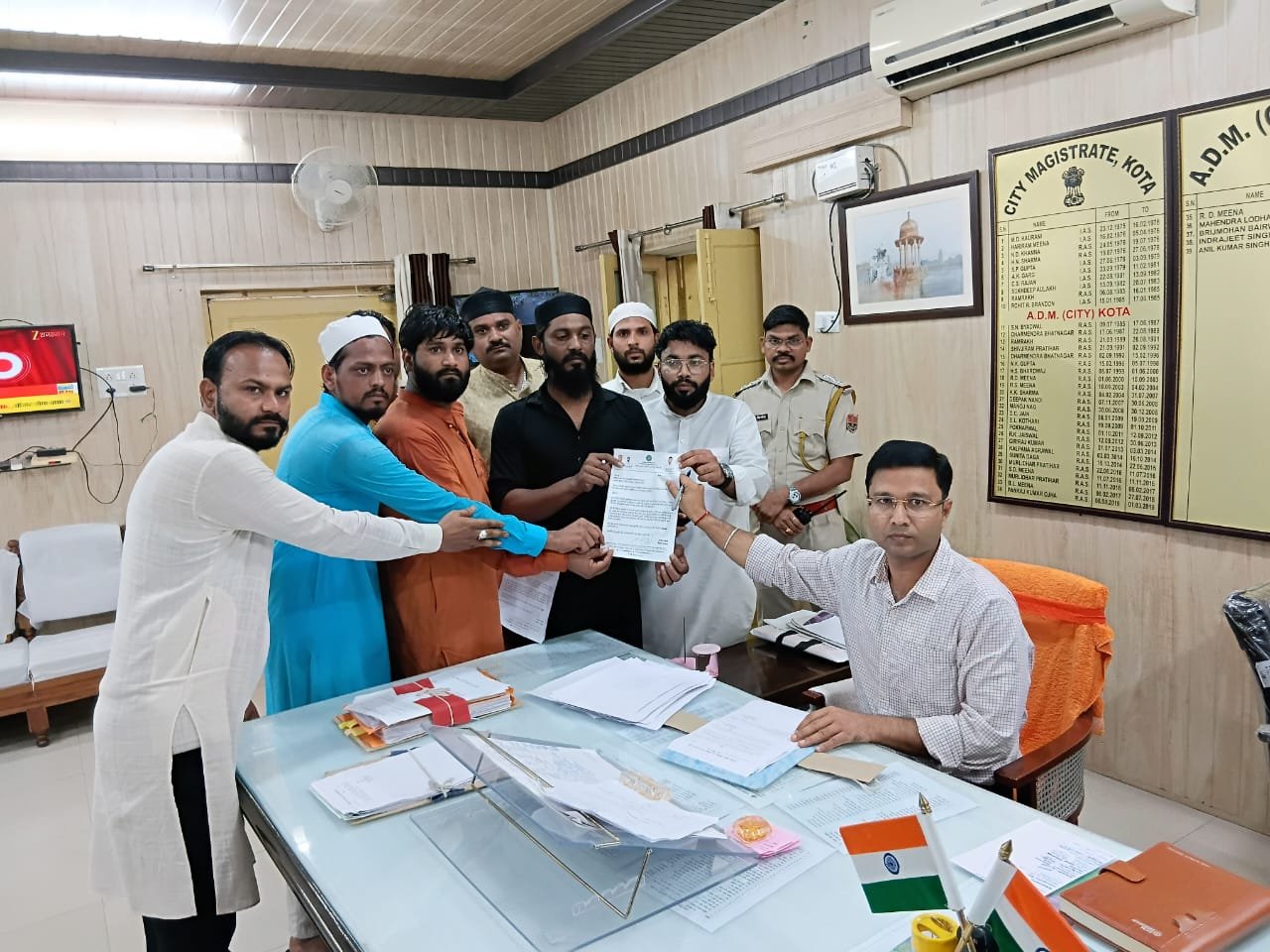 ईद मिलादुन्नबी पर शराब की दुकान और बीयर बार बंद रखने की मांग ए आई एम आई एम ने जताया विरोध प्रदर्शन