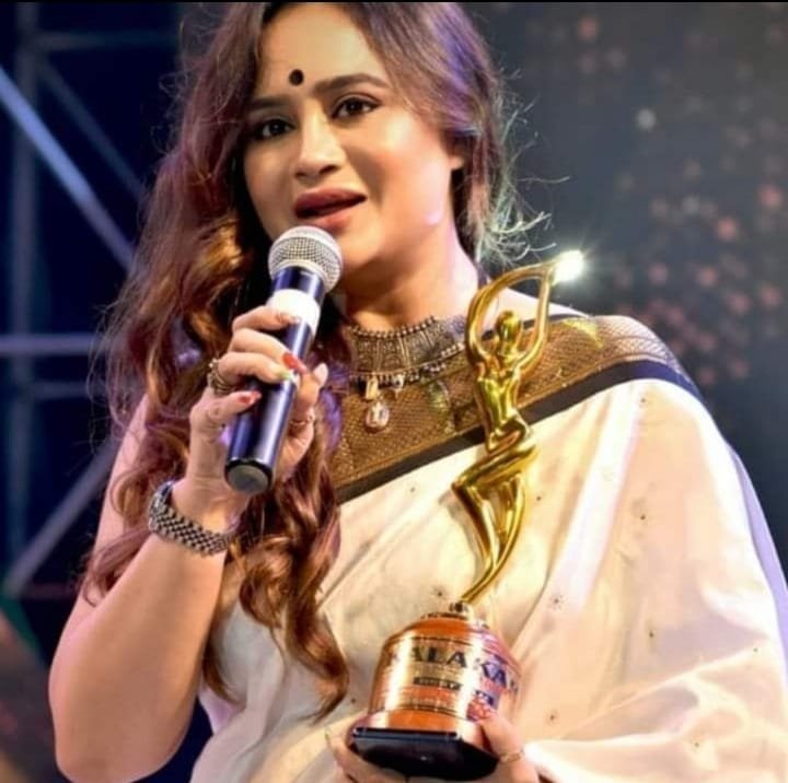 बॉलीवुड में दस्तक देगी अभिनेत्री सुचंद्रा एक्स वानिया