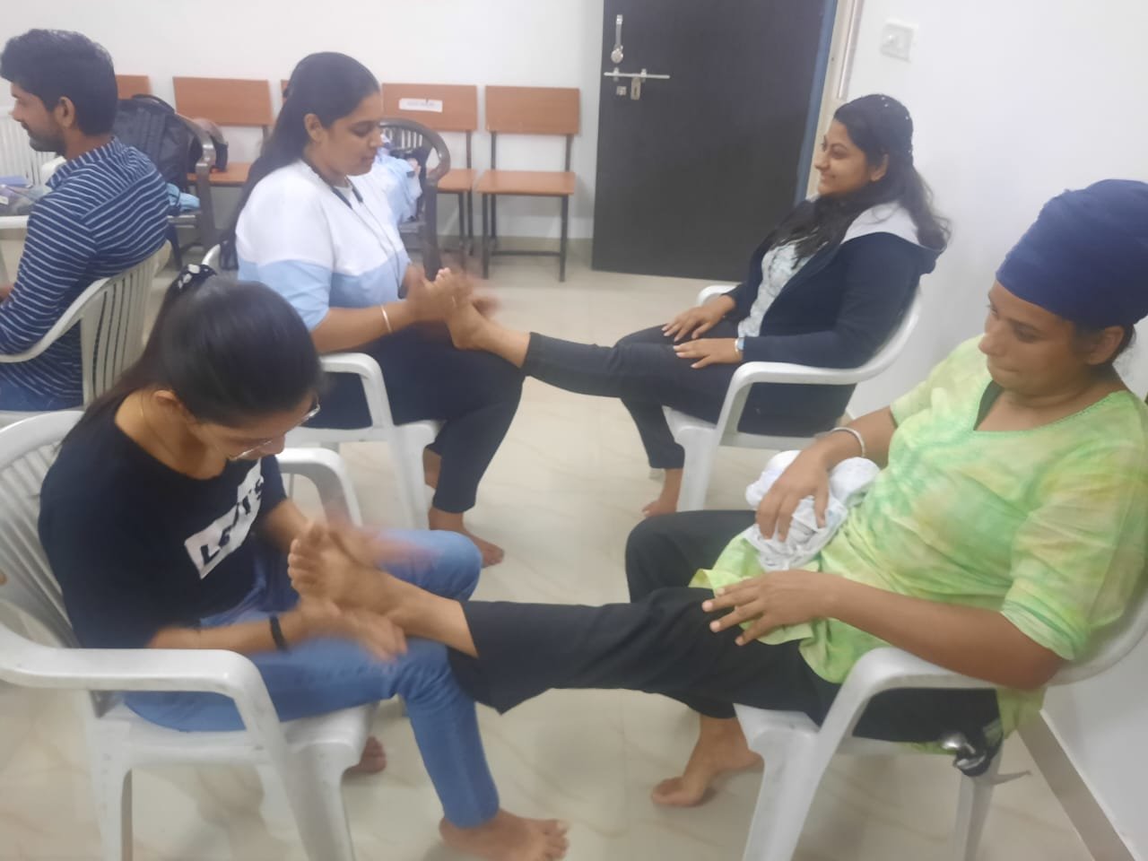 डिप्लोमा इन एक्यूप्रेशर  से स्वरोजगार की ओर बढ़ते कदम