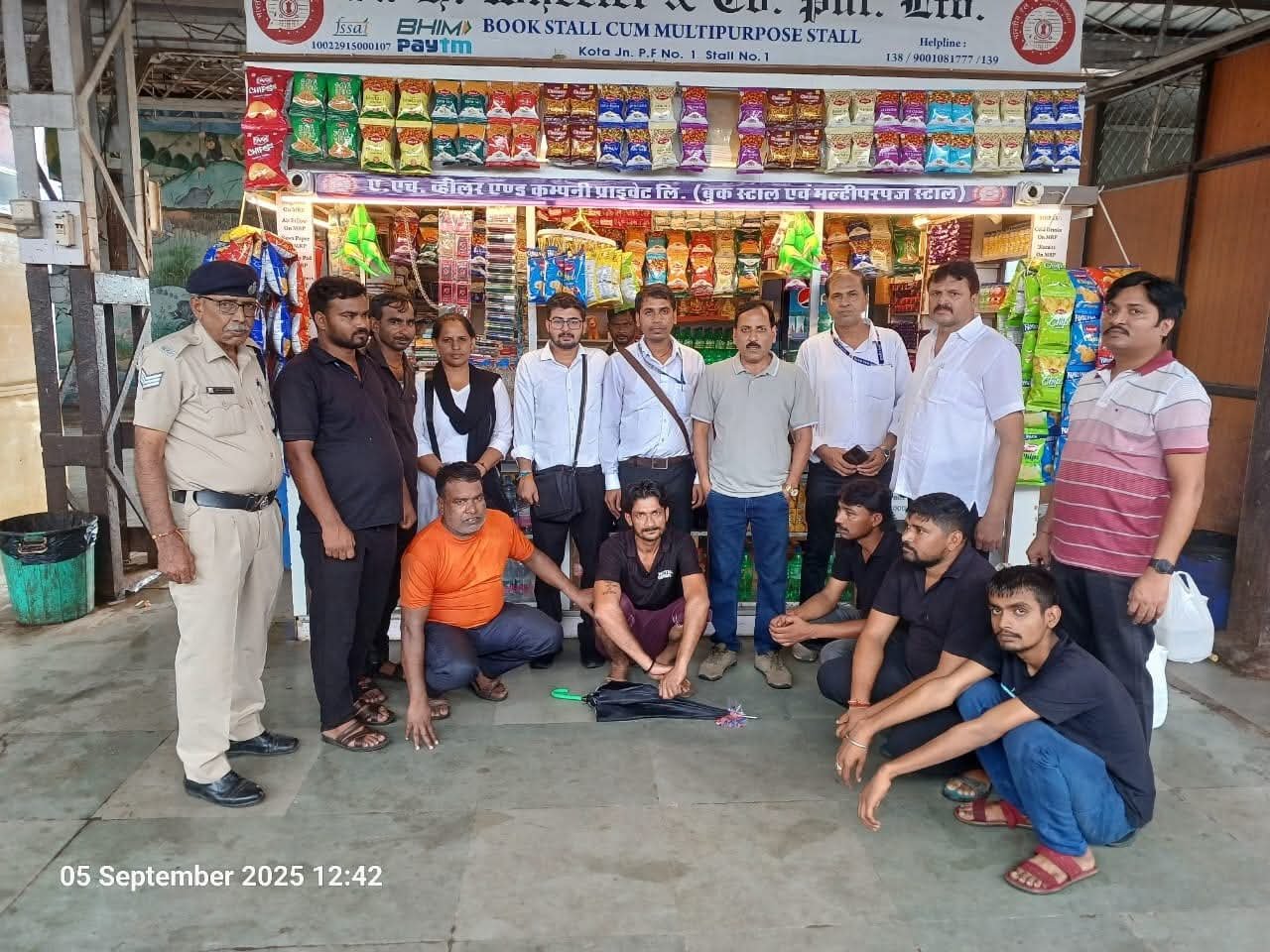 कोटा स्टेशन पर खाद्य स्टालों और वेंडरों पर सघन निरीक्षण, 9 अवैध वेंडर्स पकड़े गए