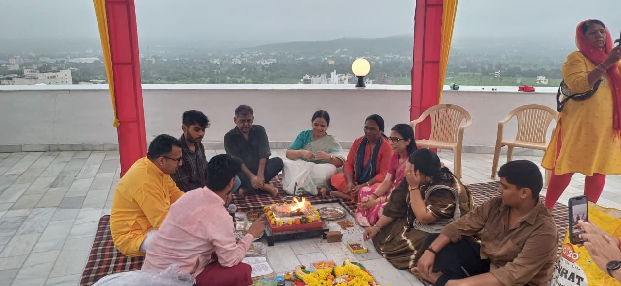 गोकाष्ठ से हवन का आयोजन कर प्रदूषण नियंत्रण मंडल ने दिया पर्यावरण और संस्कृति संरक्षण का संदेश