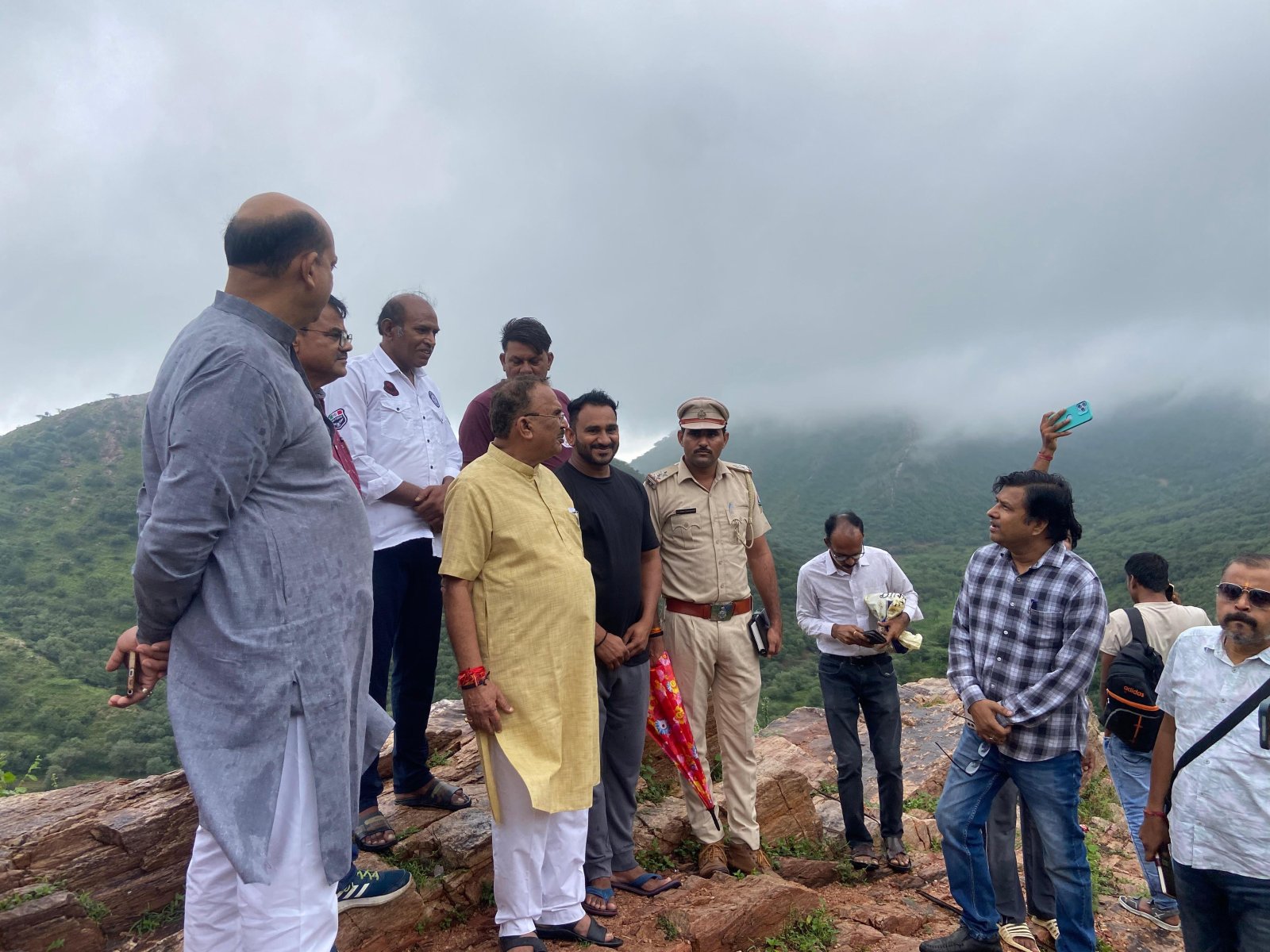 विधानसभाध्यक्ष वासुदेव देवनानी के प्रयासों से अब अजमेर में भी होगी लेपर्ड सेंचुरी