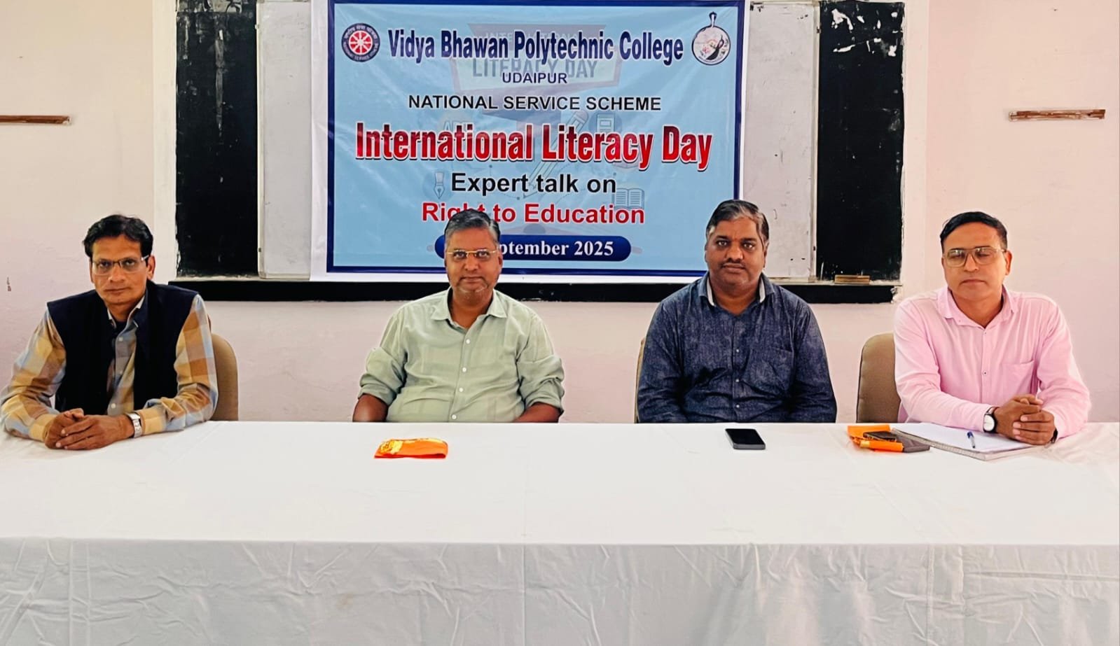 Dr. Vivek Bhatnagar Emphasizes Knowledge and Skills as Pillars of a Prosperous Society