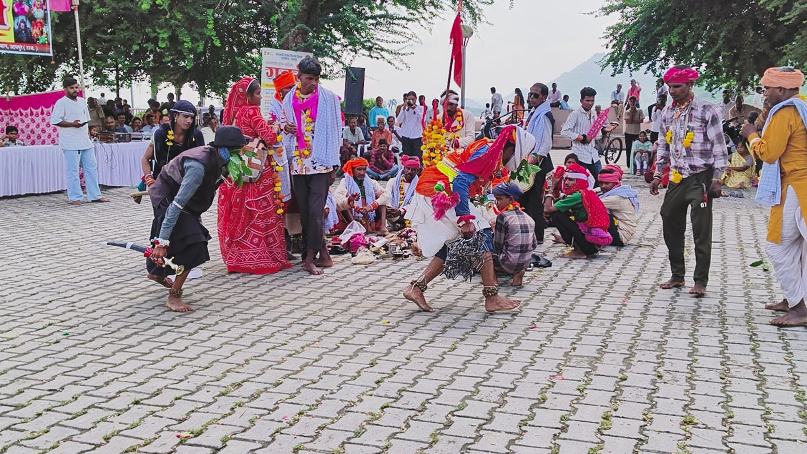 फतहसागर पाल पर गवरी का भव्य आयोजन, उमड़े लोग