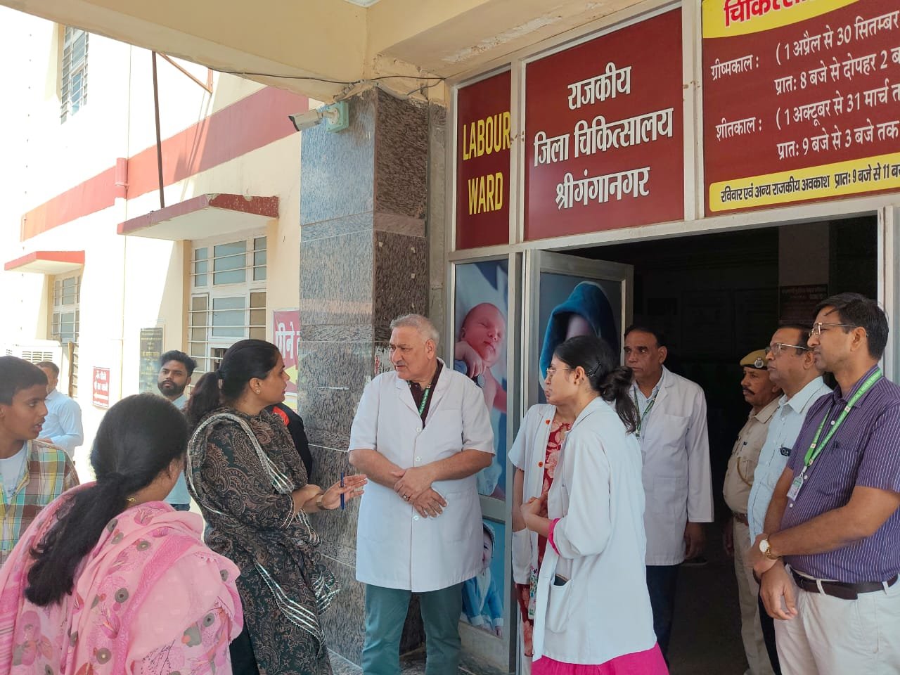 जिला कलक्टर ने राजकीय चिकित्सालय का किया निरीक्षण