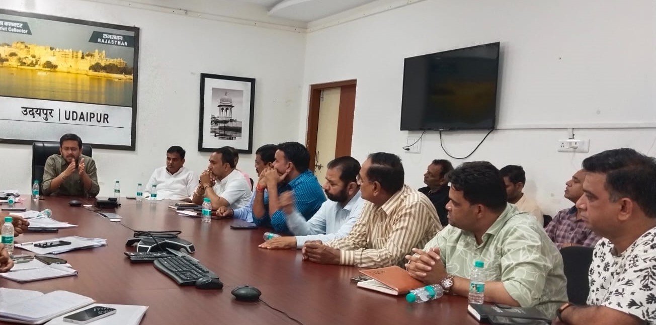 ’उदयपुर में जनप्रतिनिधियों और प्रशासन के बीच संवाद, 15 अक्टूबर तक सुधरेंगी सड़कें’