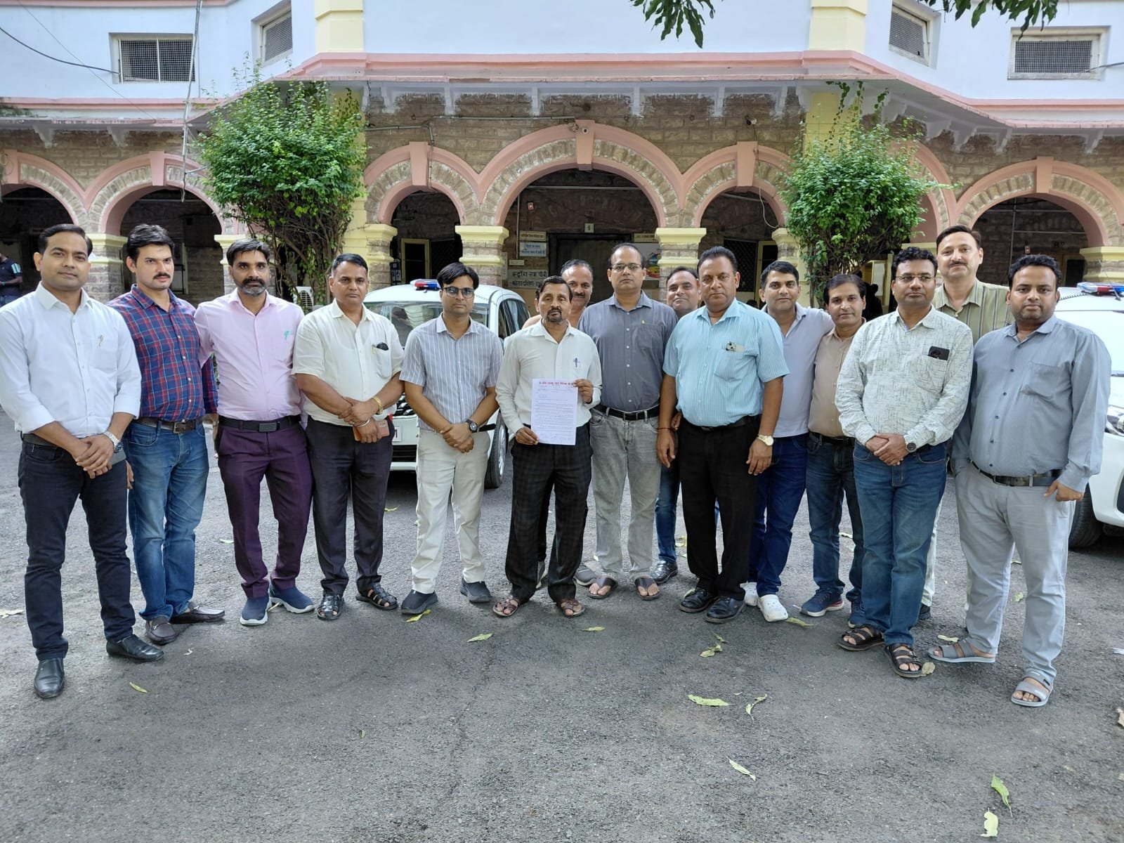 अखिल राजस्थान सेवारत चिकित्सक संघ के प्रदेश महासचिव डॉ दुर्गा शंकर सैनी के नेतृत्व में दिया ज्ञापन, सरकार के फैसले का स्वागत