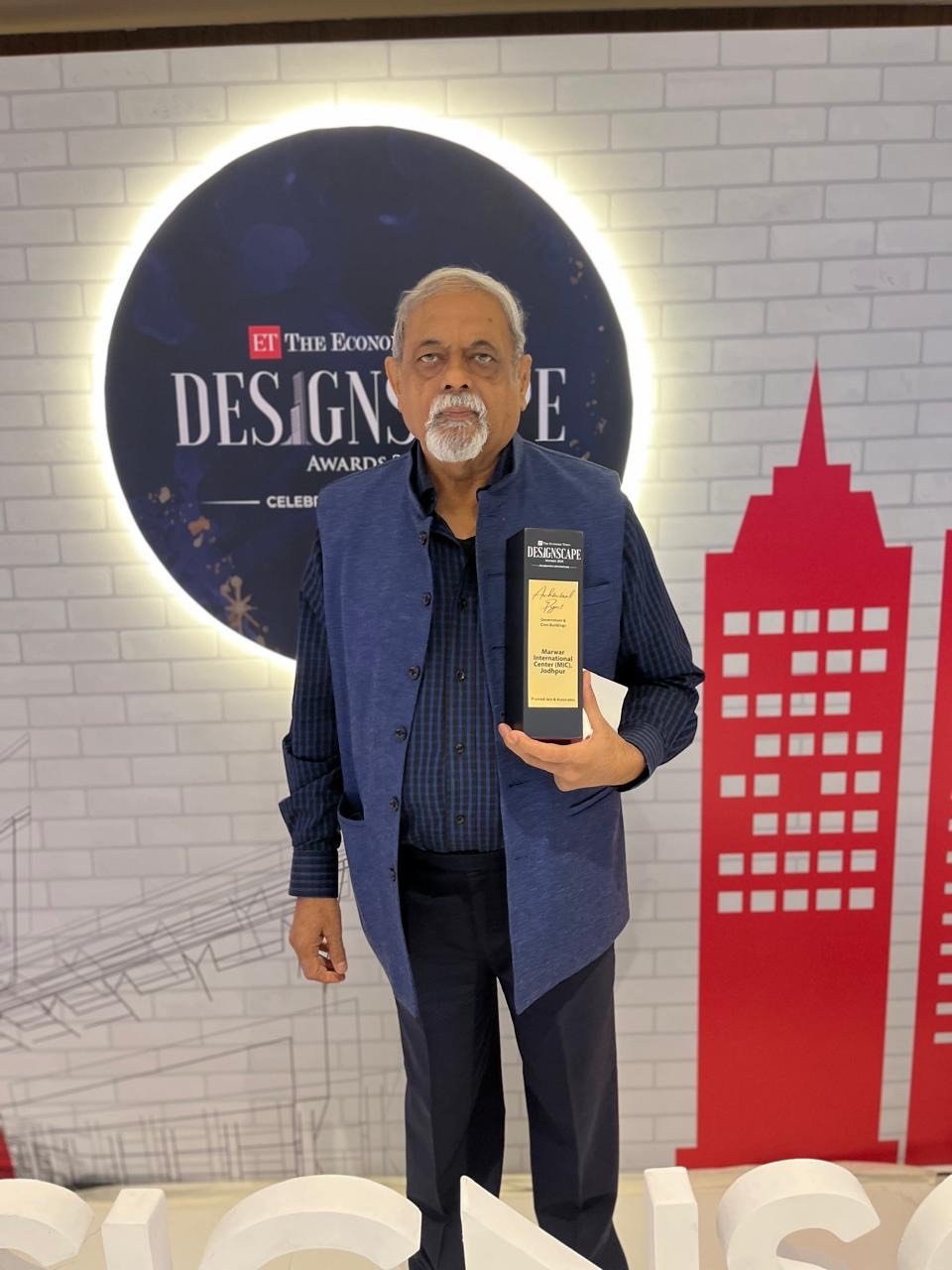 Architect Pramod Jain receives Design Scape Award -2025 in Mumbai