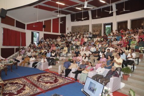#### Cambridge Scientists’ Lecture at Vidya Bhavan on “What Makes Us Human”