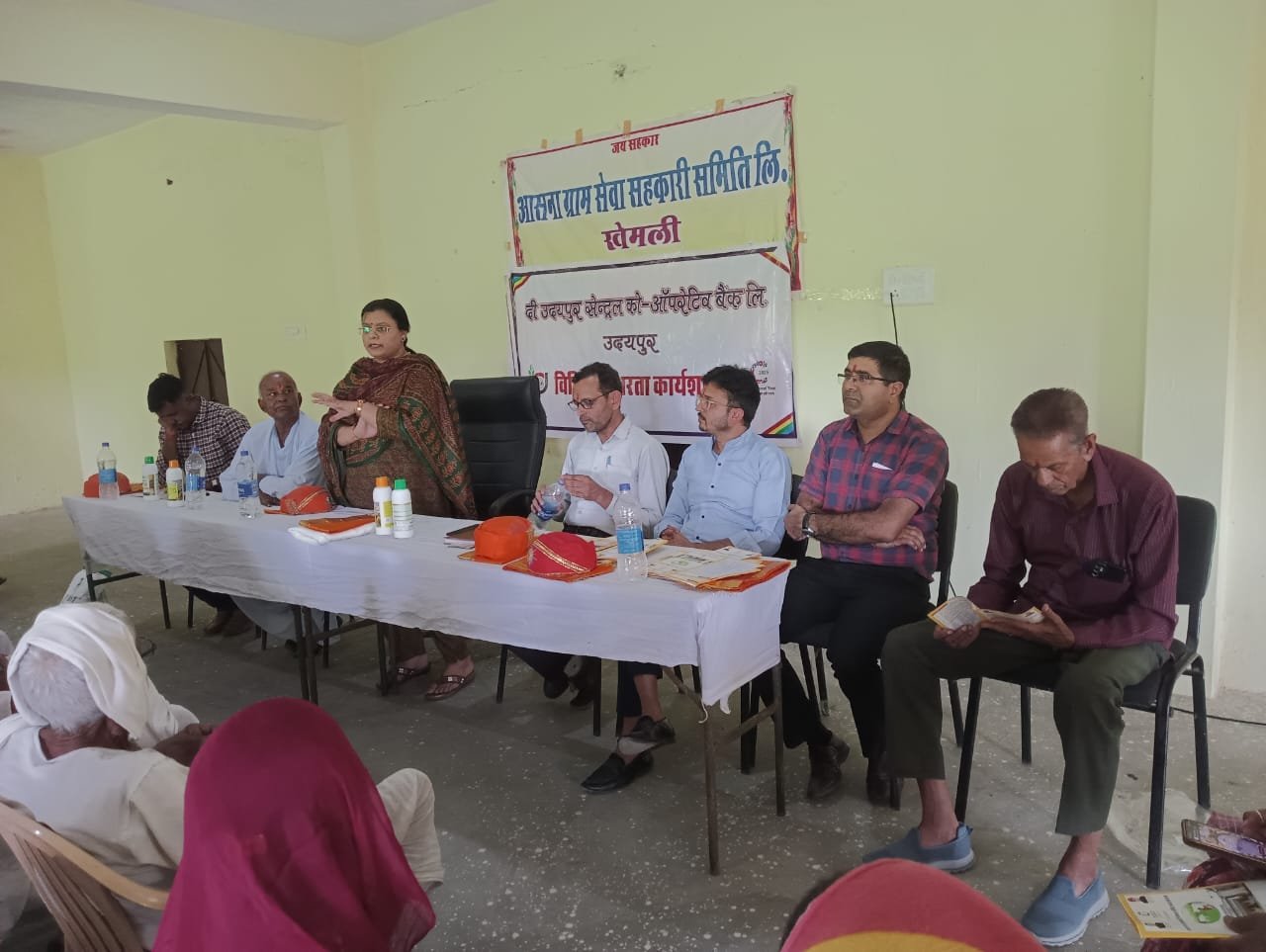 कृषकों एवं युवाओं के हित में वित्तीय साक्षरता शिविर आयोजित