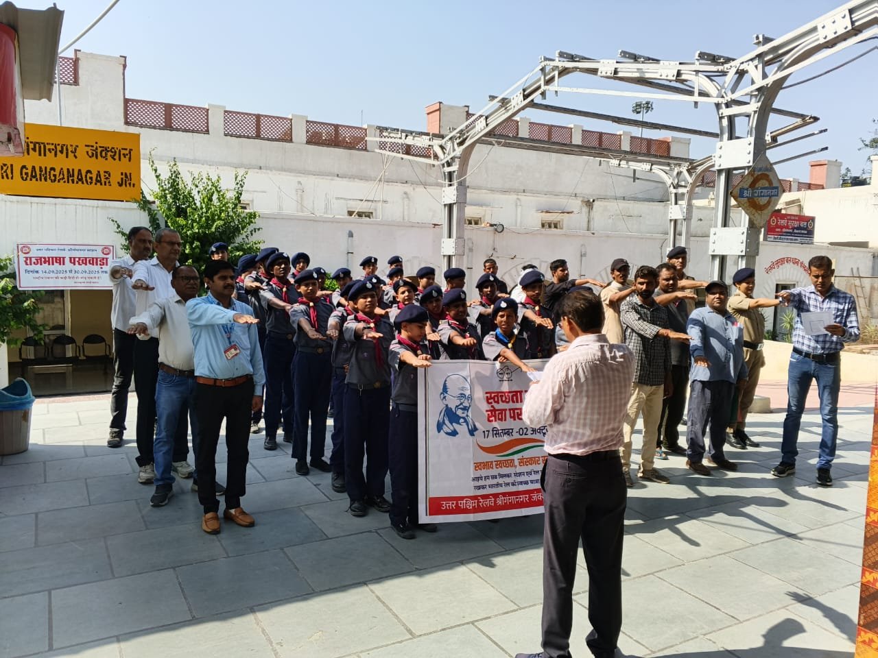 श्रीगंगानगर रेलवे स्टेशन पर स्वच्छता पखवाड़ा शुरू हुआ