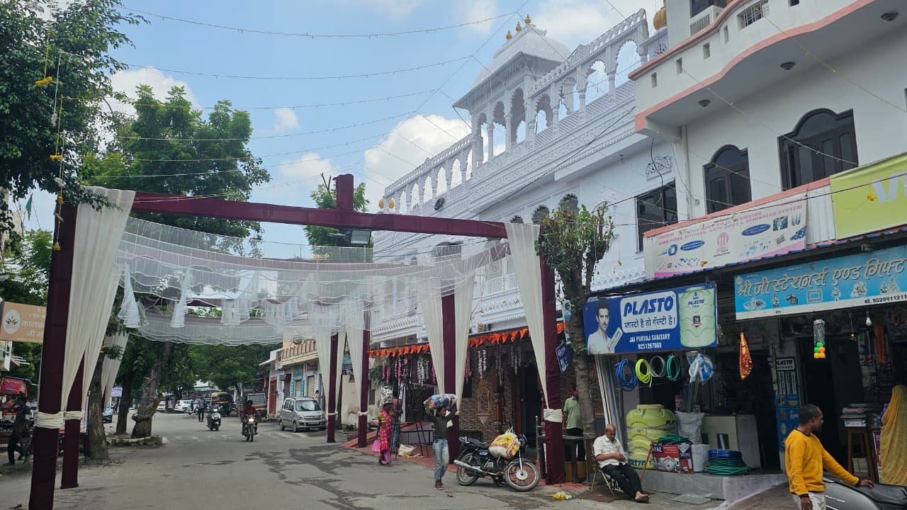 माता के दरबार सजे अभिजीत मुहूर्त में माता के मंदिर में घट स्थापना सोमवार को 9 दिनो तक रहेगी धूम