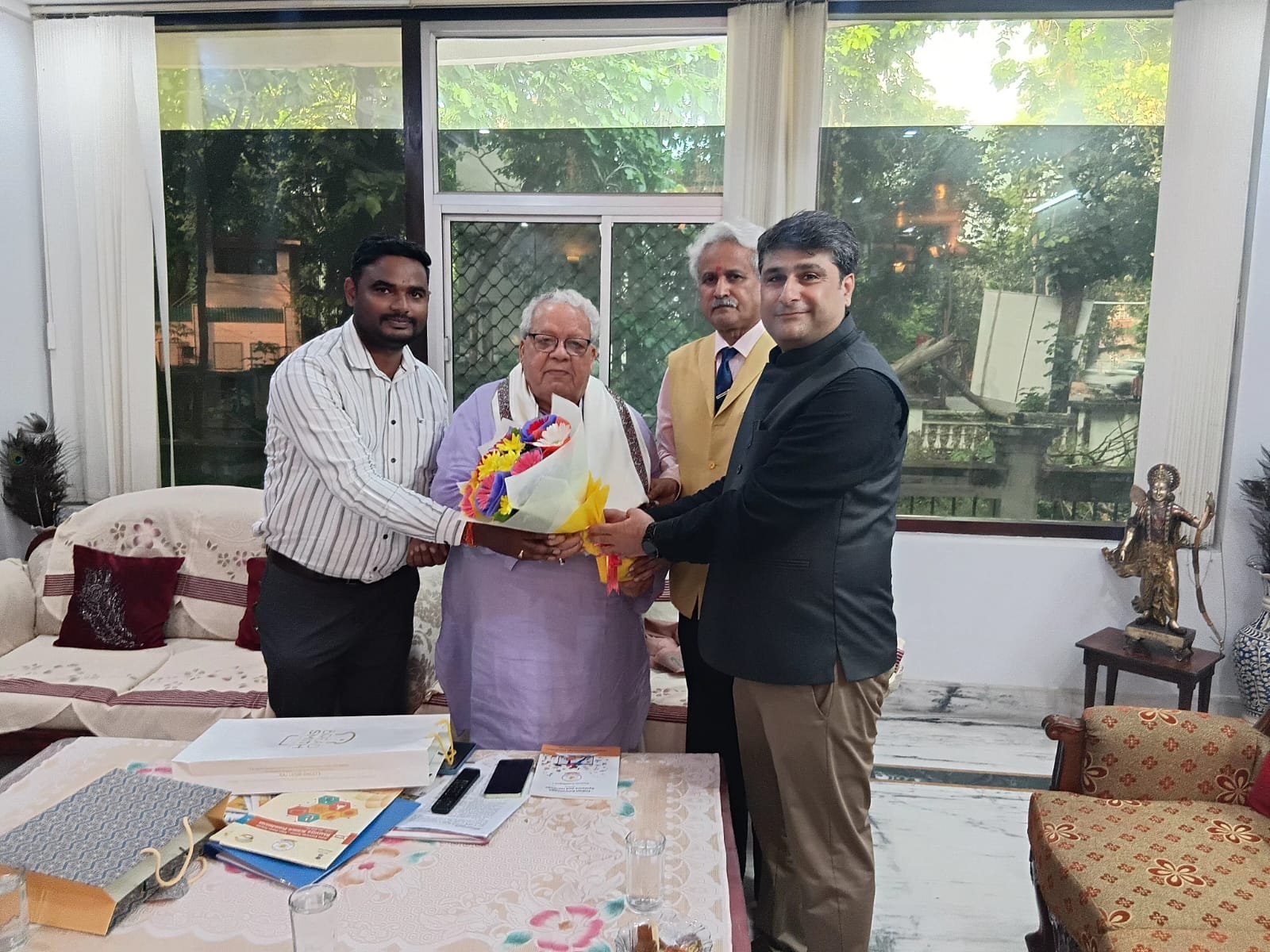 Siddhant Foundation Delegation Meets Former Governor, Discusses Promotion of Indian Knowledge Traditions