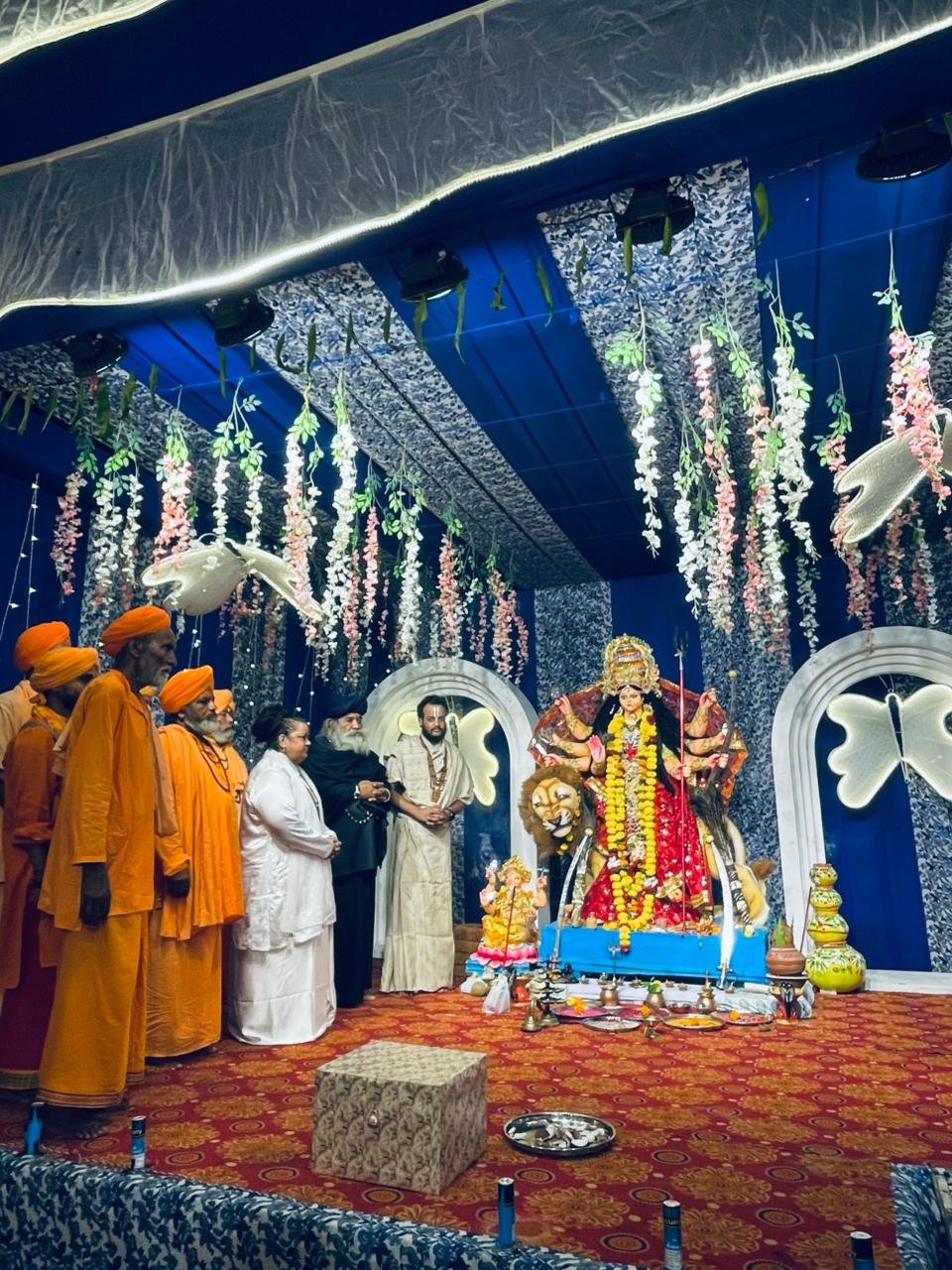 11 संत-महंतों द्वारा 108 दीपों की महाआरती के साथ मां दुर्गा की प्रतिमा स्थापित