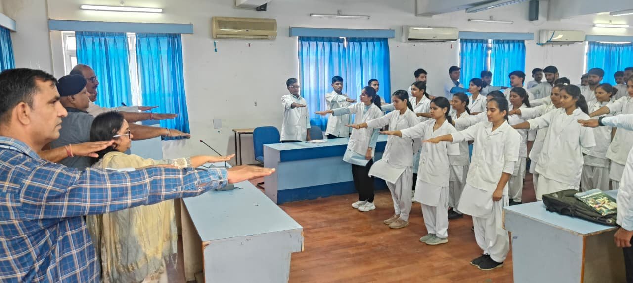 वर्ष में सौ घण्टे, सप्ताह में दो घण्टे स्वच्छता कार्य करने की ली शपथ
