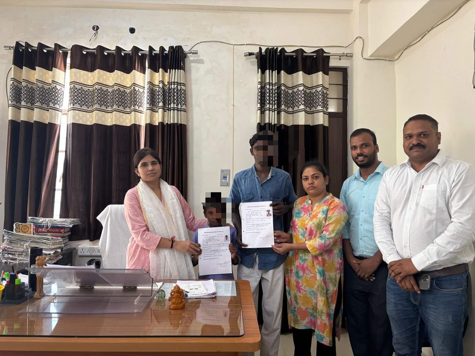 गडरियो के चंगुल से मुक्त कराए 2 मासूमो को प्रशासन ने जारी किया बंधुआ मुक्ति प्रमाण पत्र, सलूम्बर जिले की बंधुआ श्रमिक की यह प्रथम कार्यवाही
