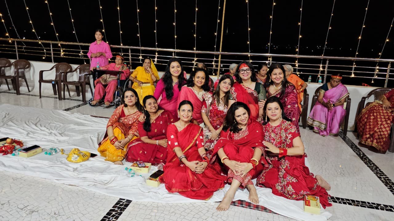ग्रेसफुल लेडीज ग्रुप ने सजाई माता की चौकी, 2 दिन होंगे गरबे