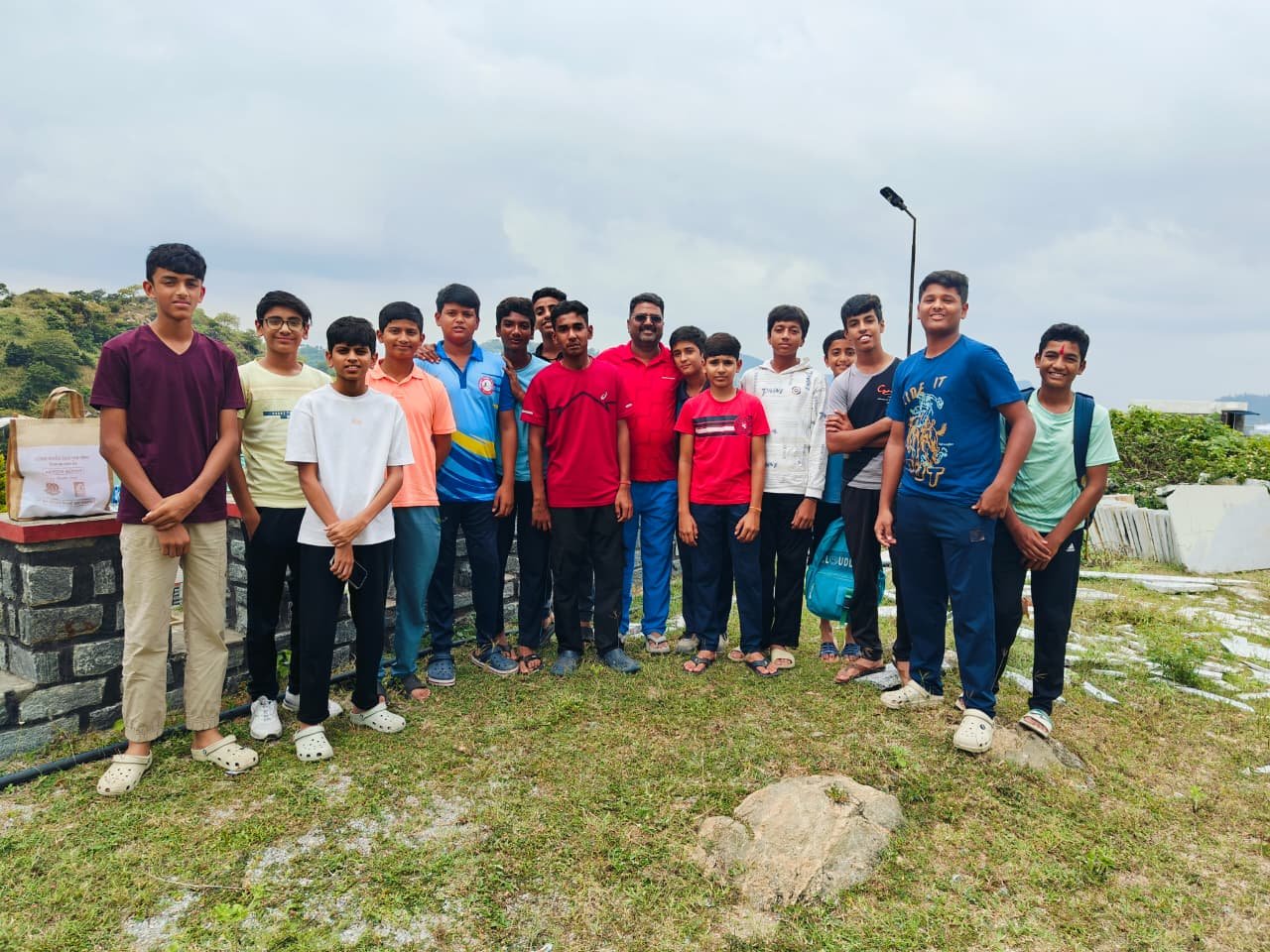 अण्डर 14 स्कूली वॉलीबॉल व क्रिकेट टीमें राज्य स्तरीय प्रतियोगिता में भाग लेने रवाना
