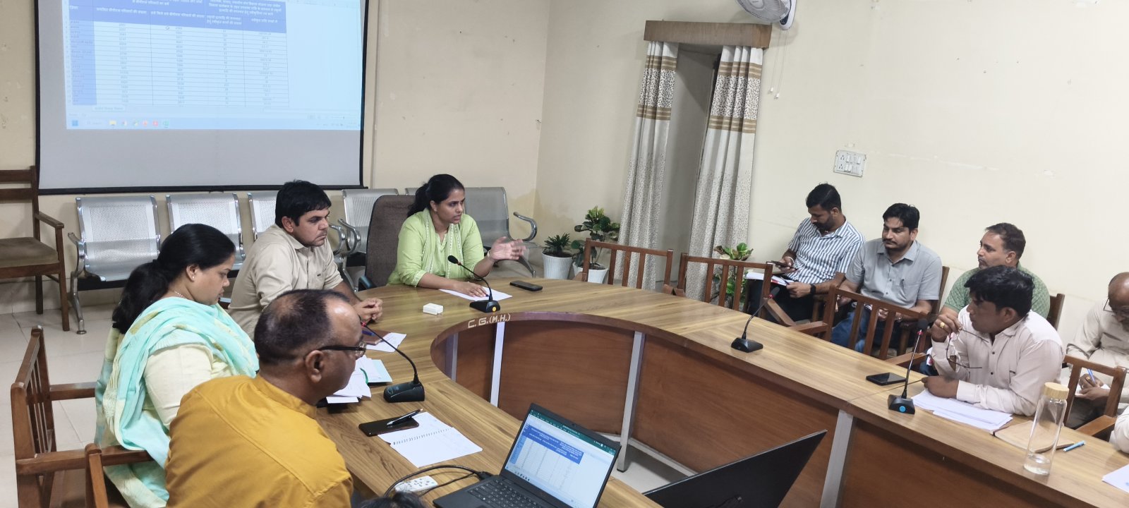 दीपावली से पहले क्षतिग्रस्त सड़कों की मरम्मत के साथ नियमित करवाएं साफ-सफाई