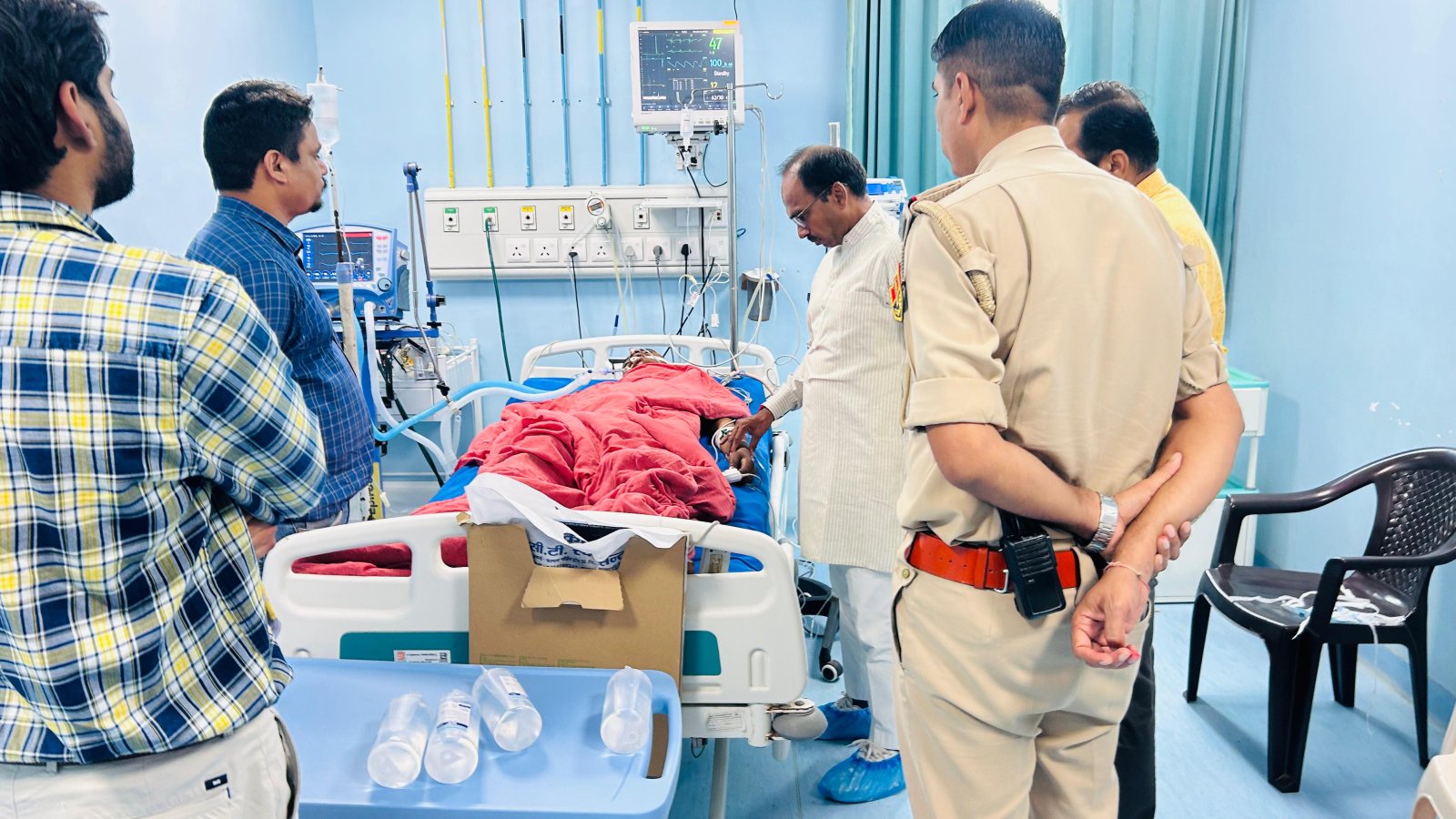 दोवडा थाना प्रकरण: सांसद डॉ रावत अस्पताल पहुंचे, आईजी से मिलकर मामले में पूरी जांच करवाने को कहा