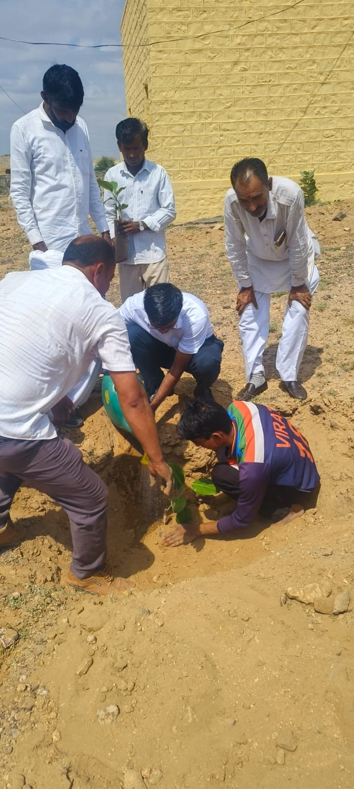 जिला कलक्टर ने किया ग्रामीण सेवा शिविर का अवलोकन