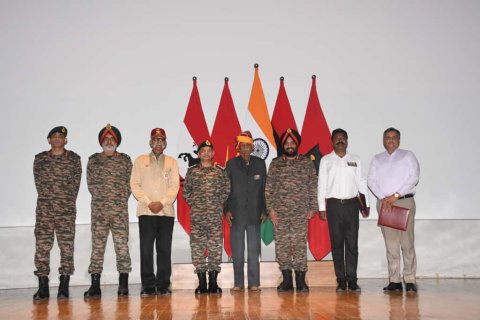 COAS VISITS FORWARD AREAS AND BIKANER MILITARY STATION
