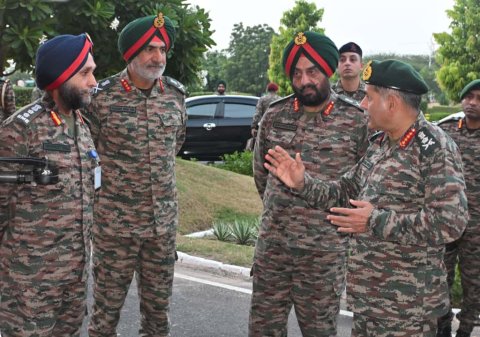 COAS VISITS FORWARD AREAS AND BIKANER MILITARY STATION