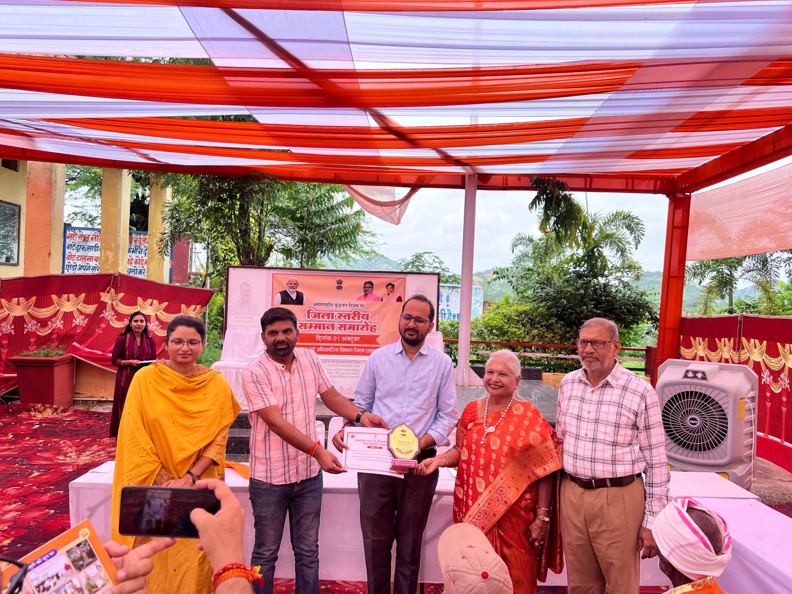 डॉ. विमला भंडारी को अंतरराष्ट्रीय वृद्धजन दिवस आयोजनों के तहत सलूम्बर में सम्मानित किया गया