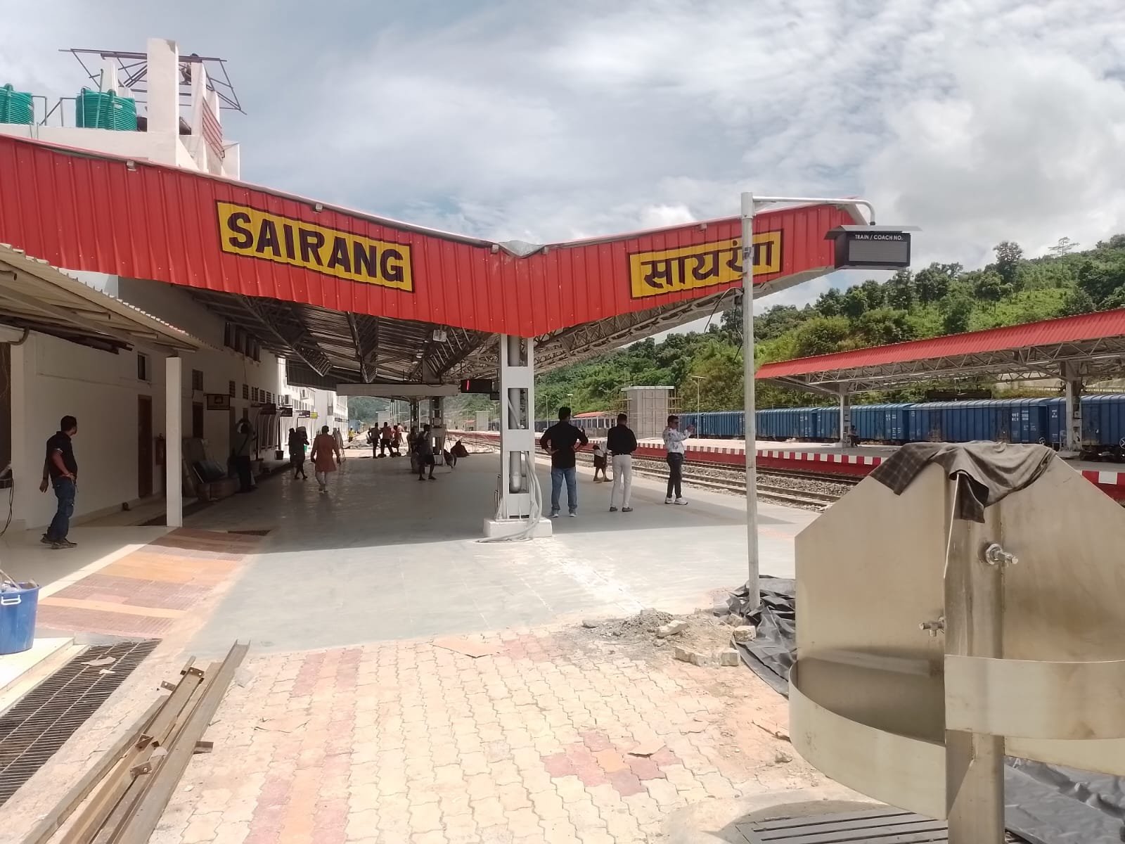 मिज़ोरम की सायरंग-आनंद विहार टर्मिनल राजधानी एक्सप्रेस ट्रेन को मिला शानदार रेस्पॉन्स गुड्स ट्रेनों ने भी बनाई ट्रांसपोर्टेशन की राह आसान