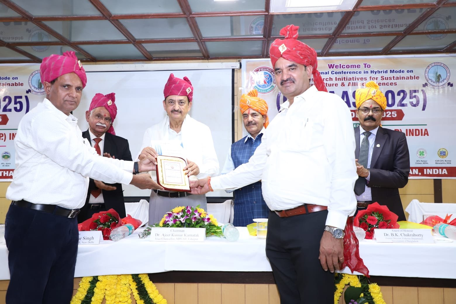 डॉ. अजीत कुमार कर्नाटक को लाइफ टाइम अचीवमेंट अवॉर्ड से सम्मानित