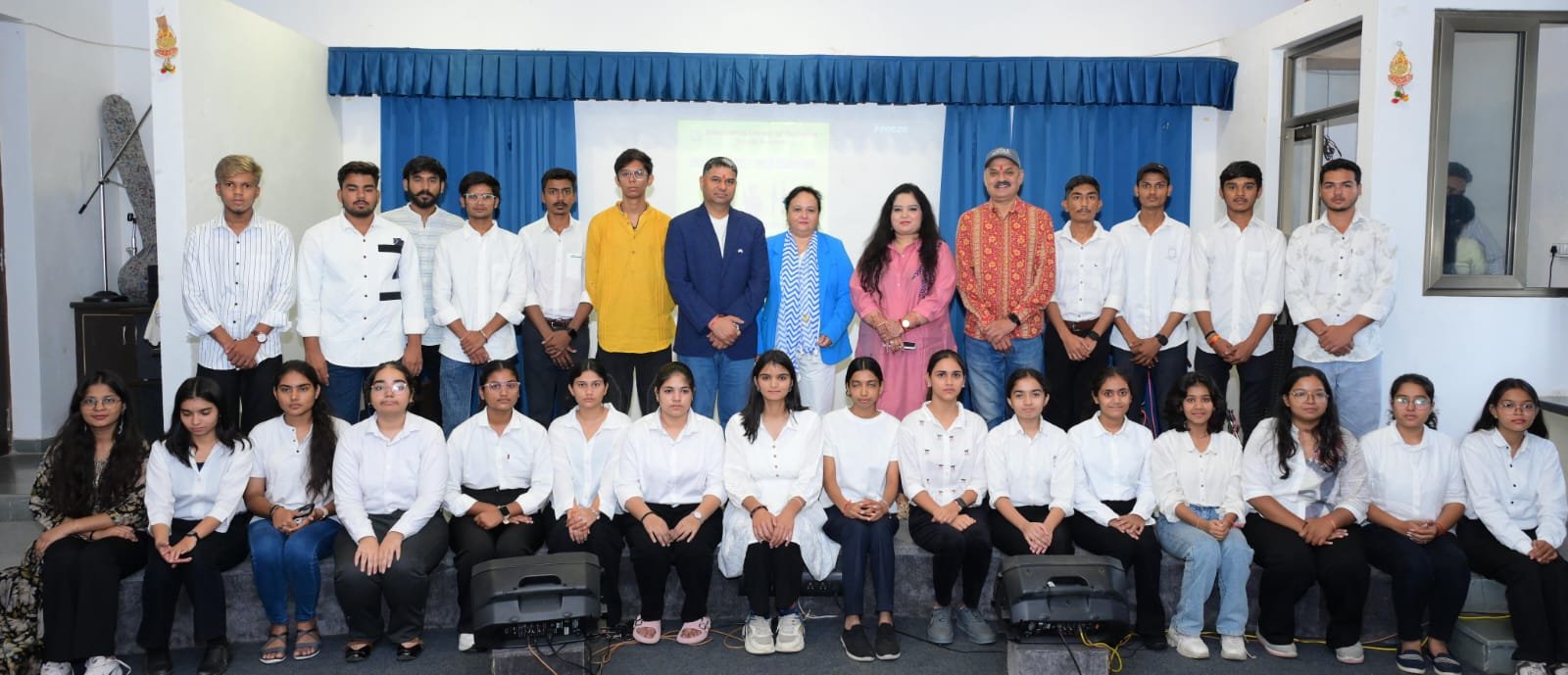 ऐश्वर्या कॉलेज में क्लब पदाधिकारियों व बैच प्रतिनिधियों का शपथ ग्रहण समारोह