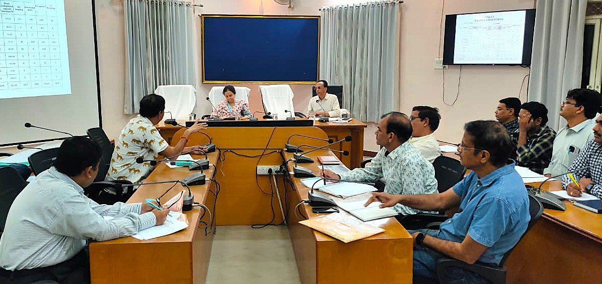 मुख्यमंत्री जल स्वावलम्बन अभियान-2.0 की जिला स्तरीय समीक्षा बैठक