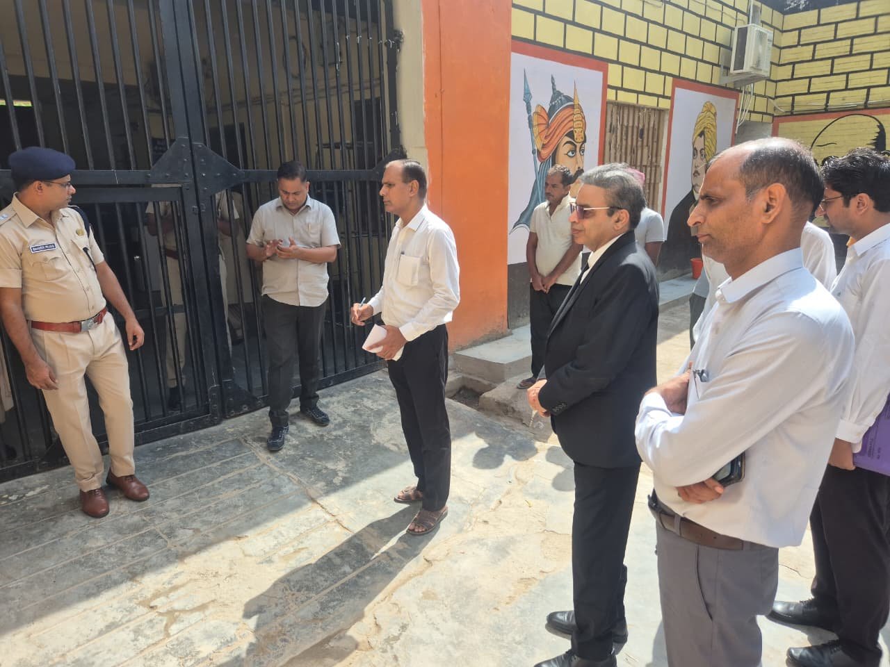 जिला एवं सेशन न्यायाधीश ने किया केन्द्रीय कारागृह का औचक निरीक्षण