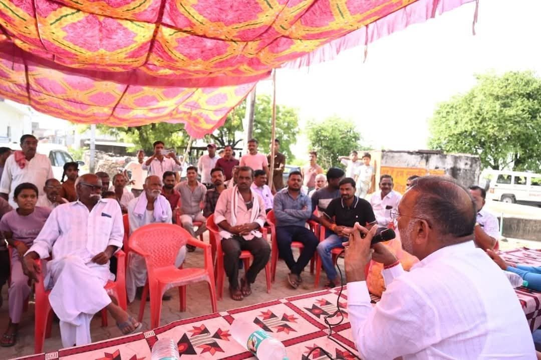  Energy Minister Heera Lal Nagar Teaches Lesson on Duty to School Teacher During Surprise Inspection