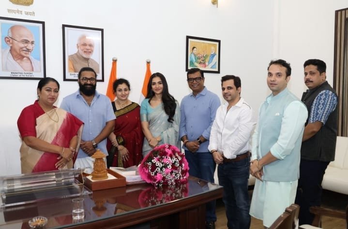 दिल्ली की मुख्य मंत्री रेखा गुप्ता से मिले अभिनेता ऋषभ शेट्टी.....!