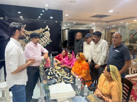 सोजतिया ज्वैलर्स पर गुरू पुष्य नक्षत्र पर उमड़ी भीड़